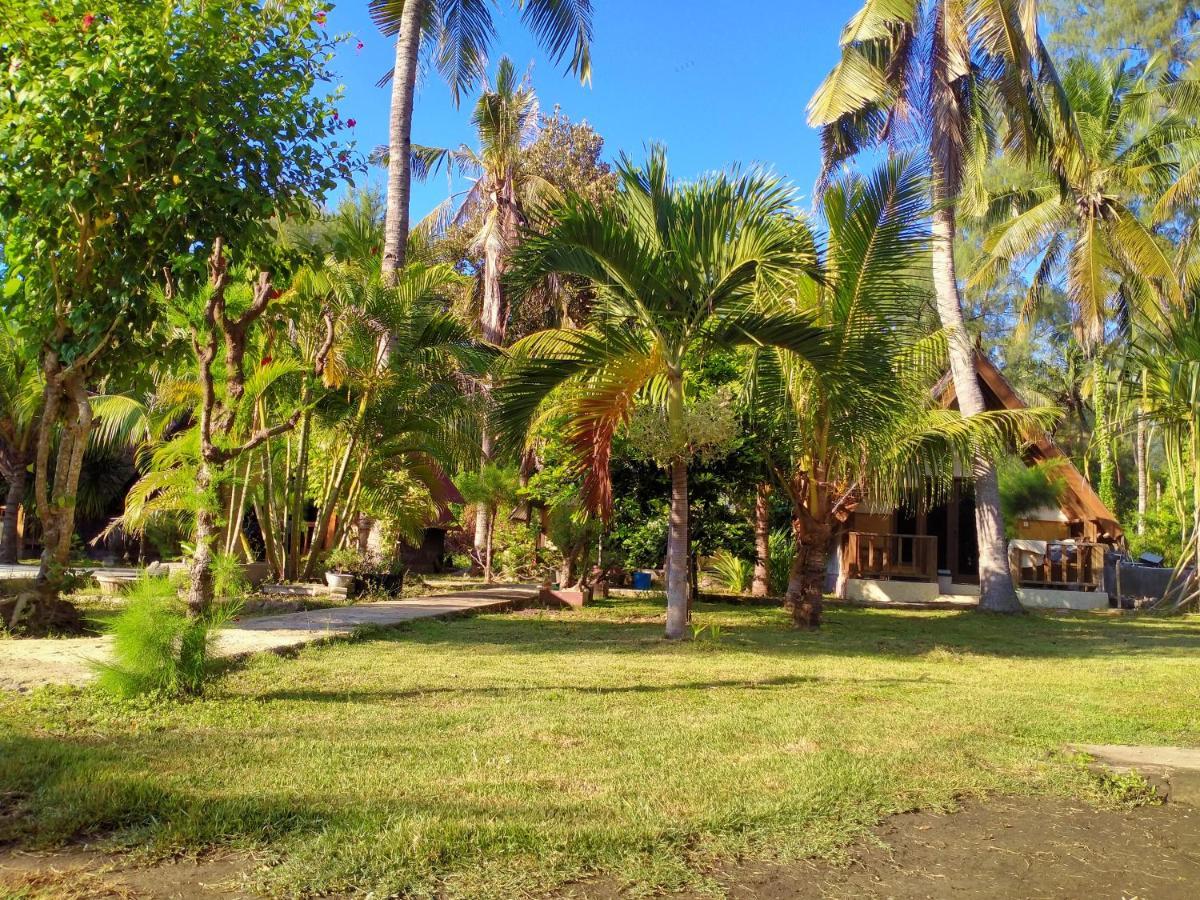 Tunai Cottages Gili Meno Esterno foto
